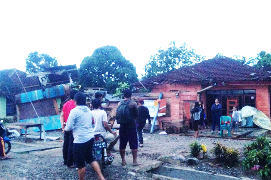 121 Rumah, Sekolah dan Tempat Ibadah Ambruk