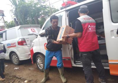 Penyaluran Donasi Konsumen Alfamidi, Bantu Korban Gempa Cianjur