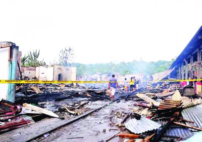 Kebakaran Landa Belasan Rumah dan Kios di Kompleks Pasar Tompasobaru