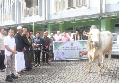 Wakil Wali Kota Tomohon Hadiri Peringatan Hari Raya Idul Adha 1447 Hijriah dan Serahkan Hewan Kurban