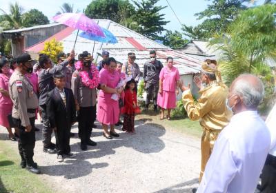 Kapolres Dandung Bersama Isteri Tercinta Kunker di Pulau Terluar